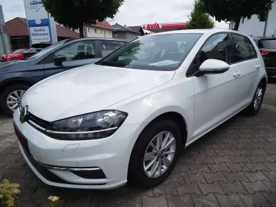 Gebraucht VW Golf VII Comfortline 116 PS (85 kW) 2020 Pure white Limousine
