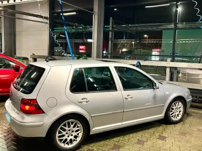 Gebraucht VW Golf IV 105 PS (77 kW) 2001 Silber Kleinwagen
