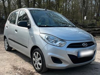 Gebraucht Hyundai i10 69 PS (50 kW) 2013 Silber Kleinwagen
