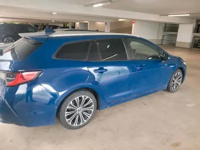 Gebraucht Toyota Corolla Hybrid Edition 122 PS (89 kW) 2019 Blau Kombi
