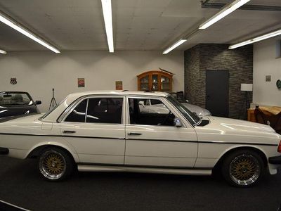 Gebraucht Mercedes 200 245 PS (180 kW) 1984 Weiß Limousine