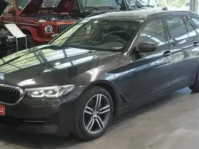 Gebraucht BMW 520 Performance 190 PS (139 kW) 2022 Sophistograu Kombi