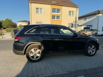 Gebraucht Mercedes GLC300e 306 PS (225 kW) 2021 Schwarz SUV