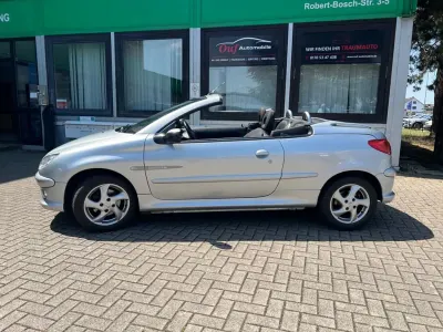 Gebraucht Peugeot 206 CC Quiksilver 109 PS (80 kW) 2005 Lackierung aluminiumgrau/meta Cabrio