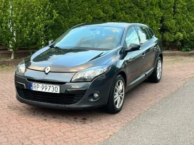Gebraucht Renault Mégane GrandTour 110 PS (80 kW) 2013 Silber Kombi