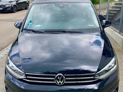 Gebraucht VW Touran Highline 150 PS (110 kW) 2023 Schwarz Van / Kleinbus