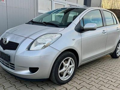 Silber Gebraucht 2007 Toyota Yaris Sol Limousine | 5.550 € (Fairer Preis)