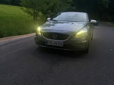 Gebraucht Volvo V40 Summum 120 PS (88 kW) 2016 Silber Limousine