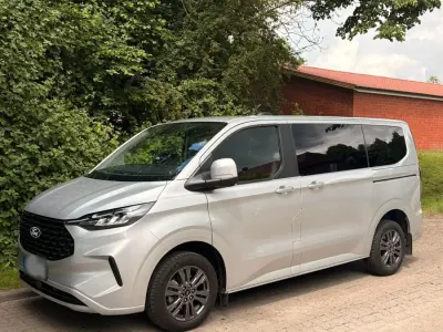 Gebraucht Ford Tourneo 136 PS (100 kW) 2025 Silber Van / Kleinbus