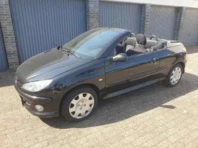 Gebraucht Peugeot 206 CC 109 PS (80 kW) 2005 Schwarz Cabrio