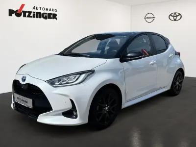 Gebraucht Toyota Yaris Style 116 PS (85 kW) 2023 White pearl / black Kleinwagen