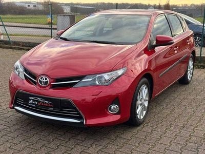 Gebraucht Toyota Auris 132 PS (97 kW) 2014 Rot Limousine