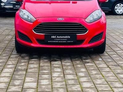 Gebraucht Ford Fiesta Titanium 80 PS (58 kW) 2014 Rot Kleinwagen