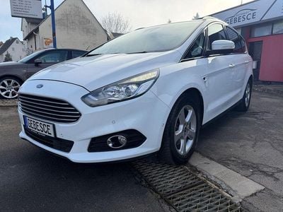 Weiß Gebraucht 2017 Ford S-MAX Titanium Van / Kleinbus | 14.950 € (Fairer Preis)