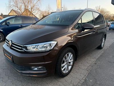 Gebraucht VW Touran Comfortline 150 PS (110 kW) 2016 Braun Van / Kleinbus