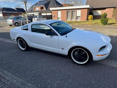 Gebraucht Ford Mustang 220 PS (161 kW) 2005 Weiß Coupé