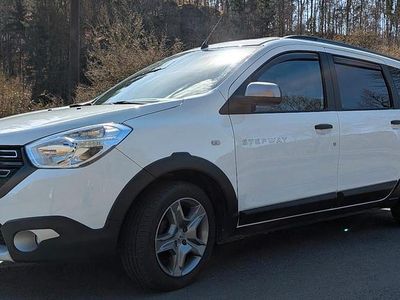 Gebraucht Dacia Lodgy Stepway 116 PS (85 kW) 2021 Weiß Van / Kleinbus