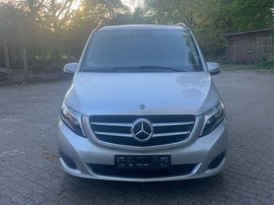 Mercedes V220