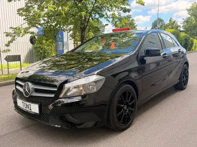 Gebraucht Mercedes A180 122 PS (89 kW) 2012 Schwarz Kleinwagen