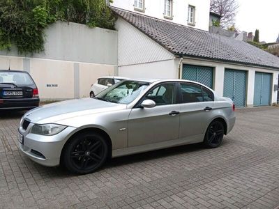 gebraucht BMW 318 i mit Tüv fährt.