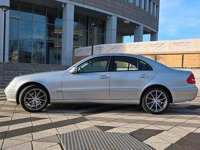 Gebraucht Mercedes E220 150 PS (110 kW) 2003 Silber Limousine
