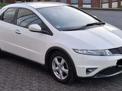 Gebraucht Honda Civic Comfort 99 PS (72 kW) 2011 Weiß Limousine