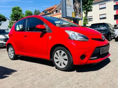 Gebraucht Toyota Aygo Cool 68 PS (50 kW) 2012 Super red v Kleinwagen