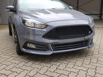 Gebraucht Ford Focus ST 250 PS (183 kW) 2018 Grau Limousine