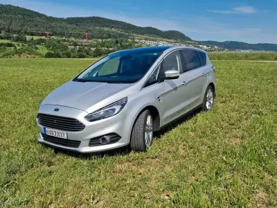 Gebraucht Ford S-MAX Titanium 179 PS (131 kW) 2017 Silber Van / Kleinbus