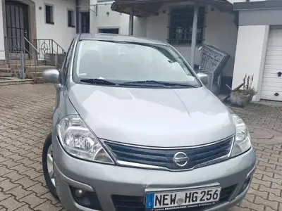 Gebraucht Nissan Tiida Acenta 110 PS (80 kW) 2010 Silber Limousine