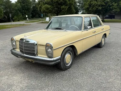Gebraucht Mercedes W115 73 PS (53 kW) 1973 Gelb Limousine