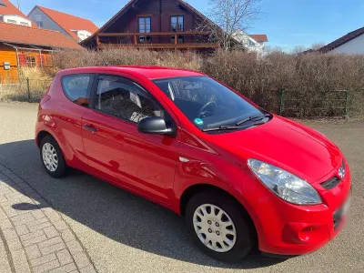 Gebraucht Hyundai i20 78 PS (57 kW) 2010 Rot Kleinwagen