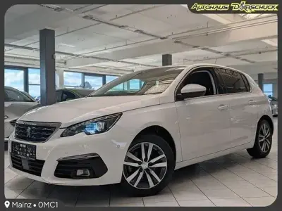 Gebraucht Peugeot 308 Allure 131 PS (96 kW) 2018 Weiss banquise Limousine