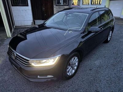 Gebraucht VW Passat Trendline 150 PS (110 kW) 2015 Deep black perleffekt Kombi