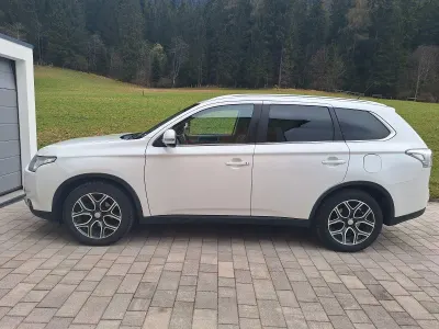 Usata Mitsubishi Outlander Diamant Edition 150 CV (110 kW) 2014 Bianco SUV