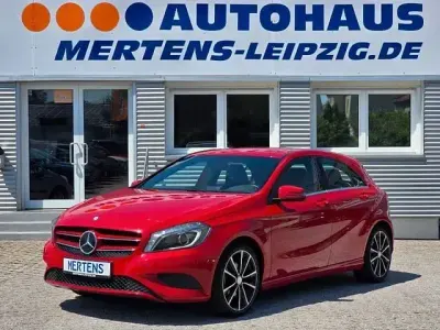 Gebraucht Mercedes A180 122 PS (89 kW) 2015 Rot Kleinwagen