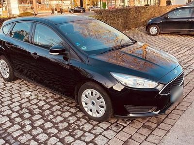 Gebraucht Ford Focus Ambiente 101 PS (74 kW) 2016 Schwarz Limousine