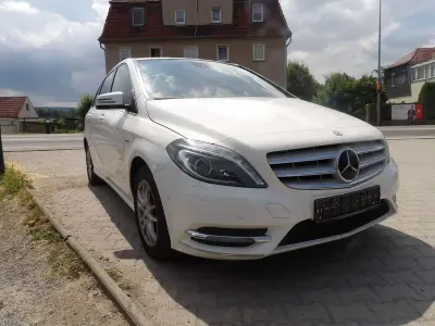 Gebraucht Mercedes B200 156 PS (114 kW) 2012 Calcitweiss  unilack Kleinwagen