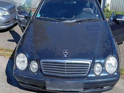 Schwarz Gebraucht 2000 Mercedes CLK200 Coupé | 990 € (Fairer Preis)