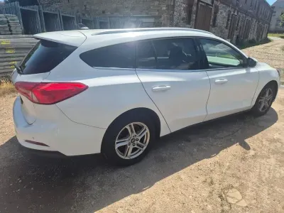 Gebraucht Ford Focus 120 PS (88 kW) 2021 Weiß Limousine