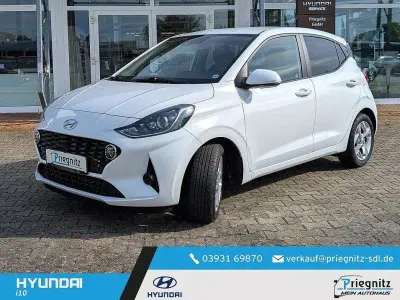 Gebraucht Hyundai i10 Edition 30 67 PS (49 kW) 2021 Weiß Kleinwagen