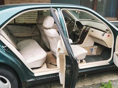 Mercedes E200