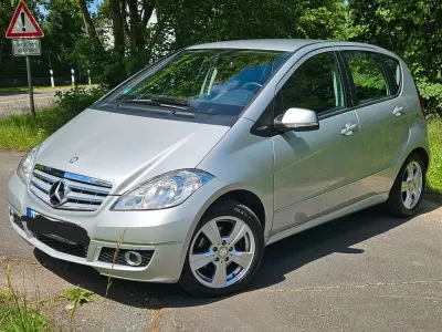 Używany Mercedes A180 116 KM (85 kW) 2012 Srebrny Minivan