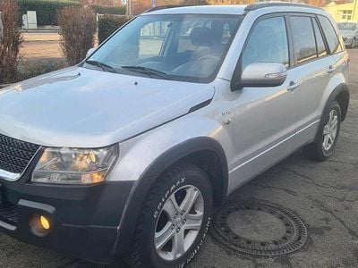 Silber Gebraucht 2010 Suzuki Grand Vitara SUV | 2.999 €