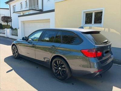 Gebraucht BMW 318 143 PS (105 kW) 2014 Grau Kombi