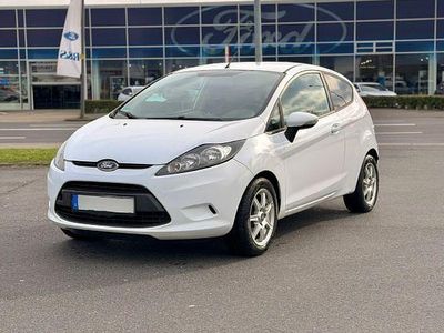 Gebraucht Ford Fiesta Trend 60 PS (44 kW) 2012 Weiß Kleinwagen