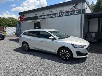 Gebraucht Ford Focus Titanium 125 PS (91 kW) 2024 Polarsilber metallic Kombi