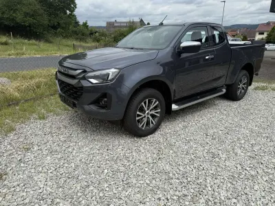 Neu Isuzu D-Max 163 PS (119 kW) 2026 Obsidian gray perleffekt Pickup