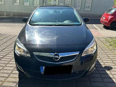 Usata Opel Astra 140 CV (102 kW) 2010 Nero Utilitaria