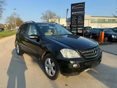 Używany Mercedes ML500 400 KM (294 kW) 2005 Czarny SUV